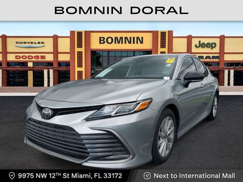 Used 2022 Toyota Camry LE image 1