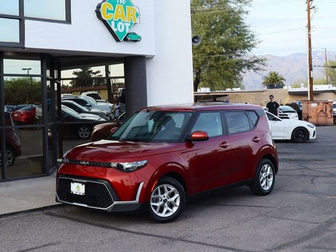 Used 2024 Kia Soul LX w/ Option Group 015 image 2