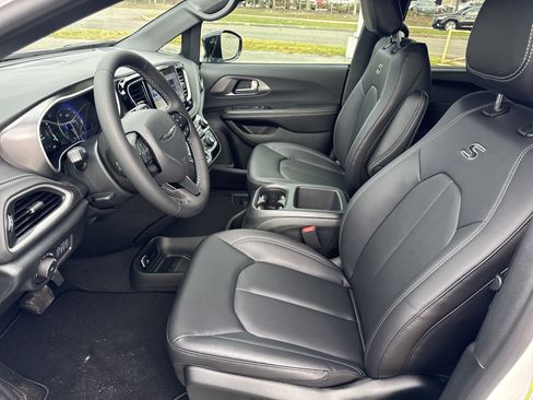 New 2026 Chrysler Pacifica Select w/ S Appearance Package image 14