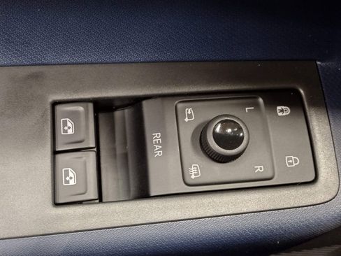 New 2025 Volkswagen ID. Buzz Pro S image 18