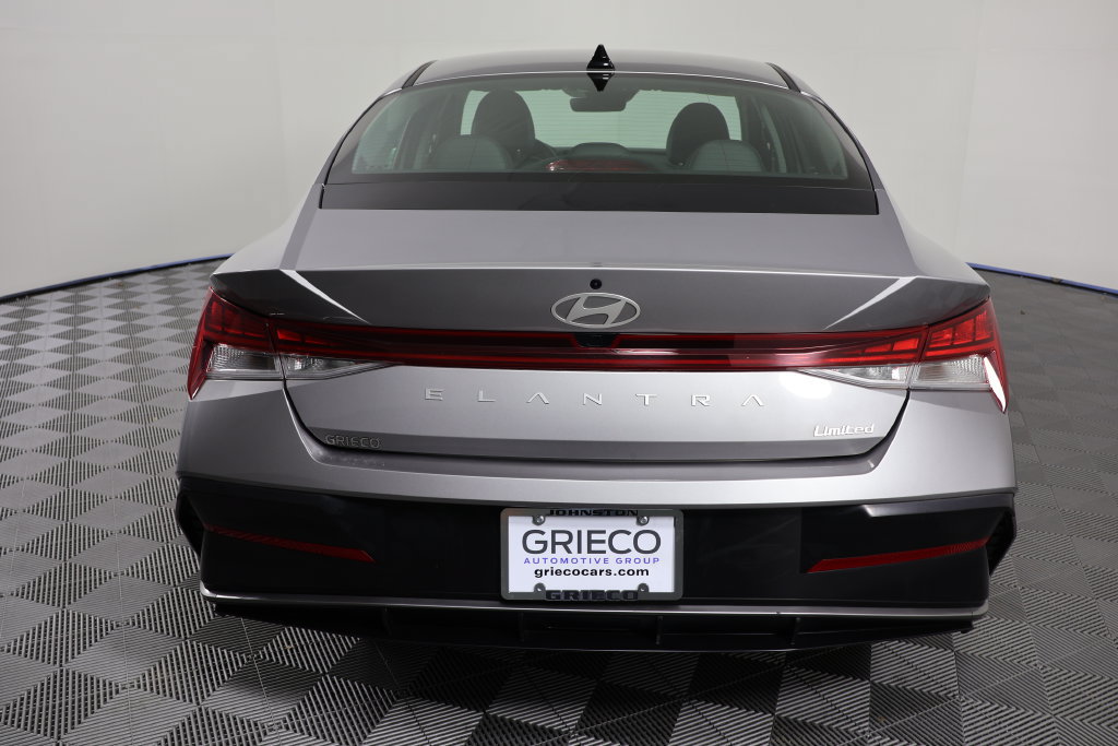 Used 2025 Hyundai Elantra Limited FWD image 7