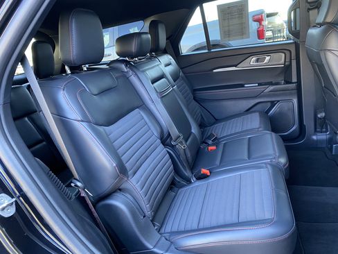 Used 2025 Ford Explorer ST-Line w/ Premium Package image 34