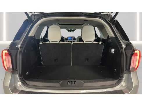 Used 2025 Ford Explorer Platinum w/ Ultimate Package image 9