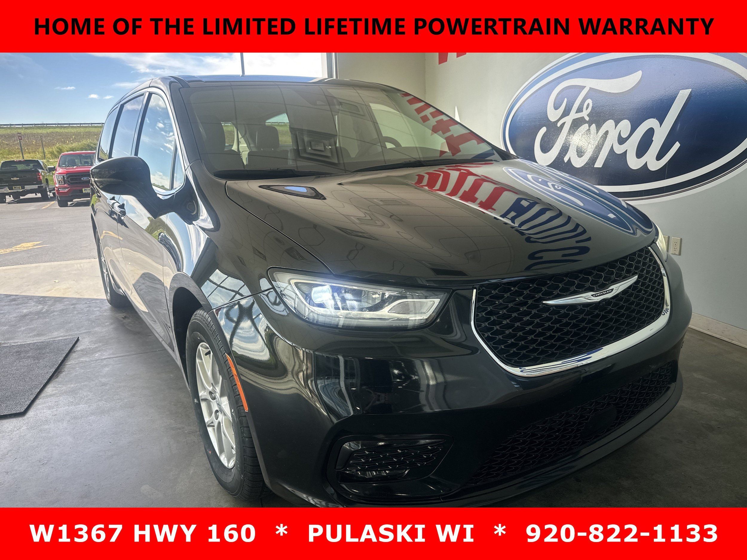Used 2024 Chrysler Pacifica Touring-L FWD image 3