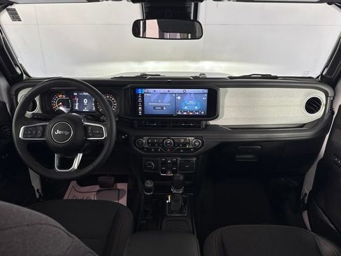 Certified 2025 Jeep Wrangler Unlimited Sahara AWD/4WD image 38