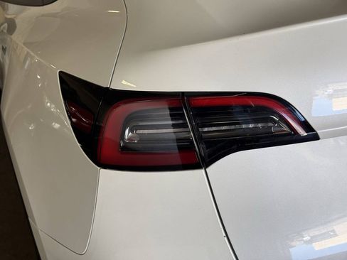 Used 2021 Tesla Model Y Long Range AWD/4WD image 28