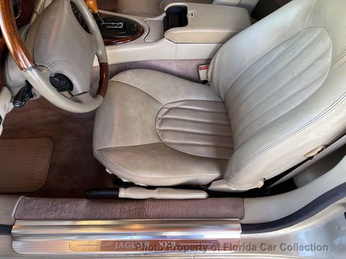 Used 1999 Jaguar XK8 Convertible image 33