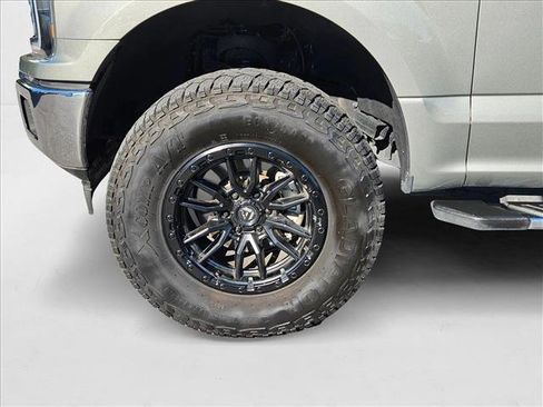 Used 2019 Ford F150 XLT w/ Equipment Group 302A Luxury image 22