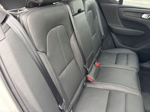 Used 2021 Volvo XC40 T5 Momentum w/ Premium Package image 40