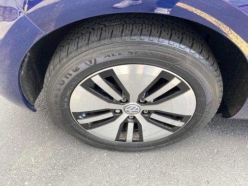 Used 2017 Volkswagen e-Golf SE FWD image 36