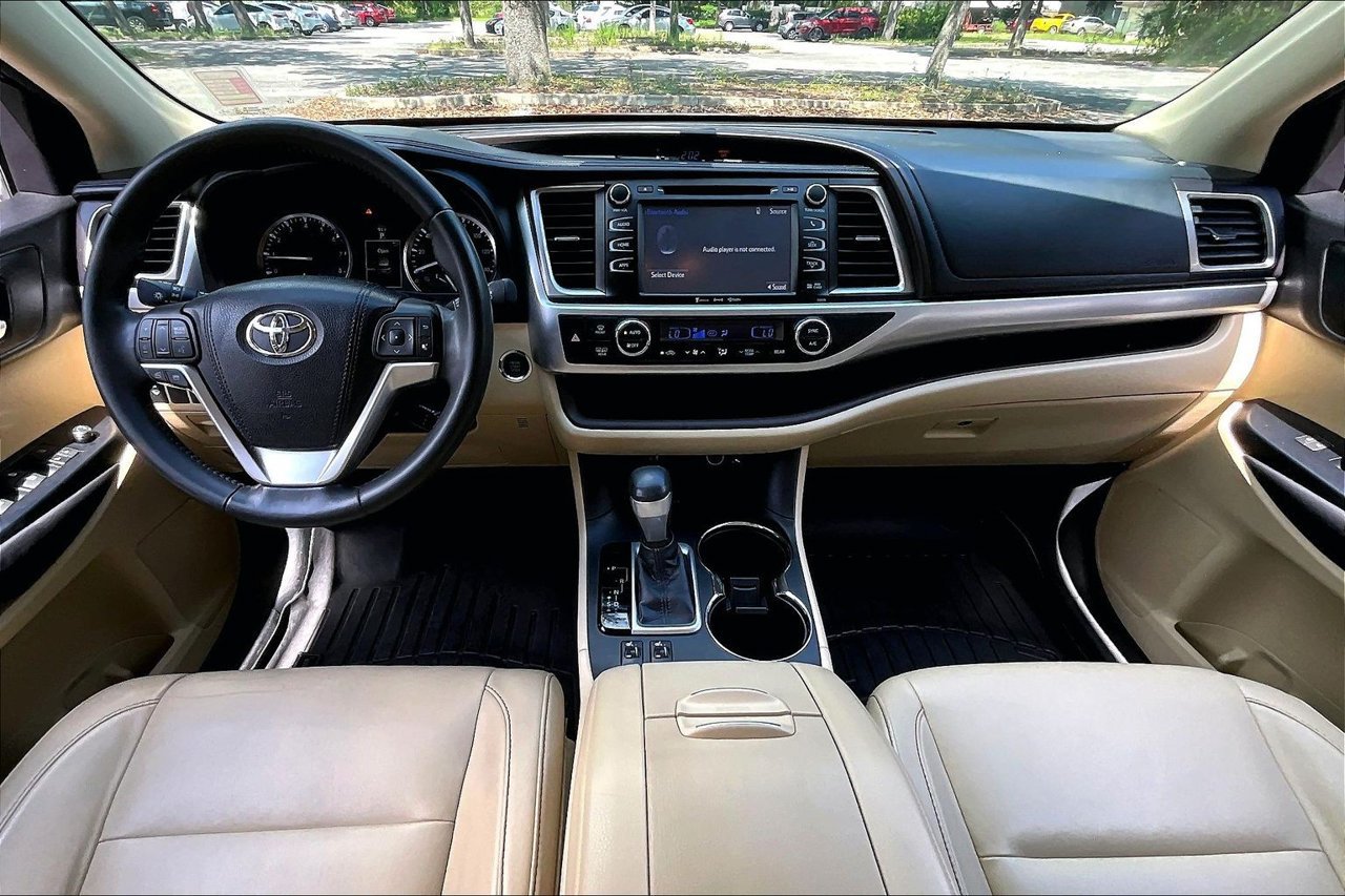 Used 2016 Toyota Highlander XLE FWD image 7