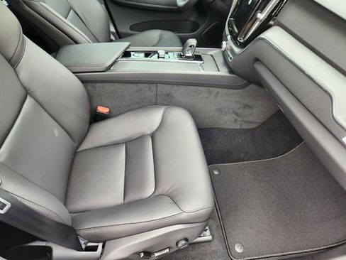 Used 2025 Volvo XC60 B5 Core w/ Climate Package image 16