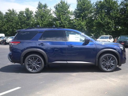 New 2026 Nissan Pathfinder SL w/ SL Premium Package AWD/4WD image 4