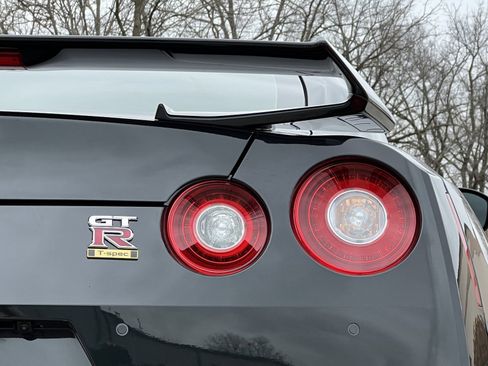 Used 2024 Nissan GT-R T-spec w/ T-Spec Takumi Edition image 9