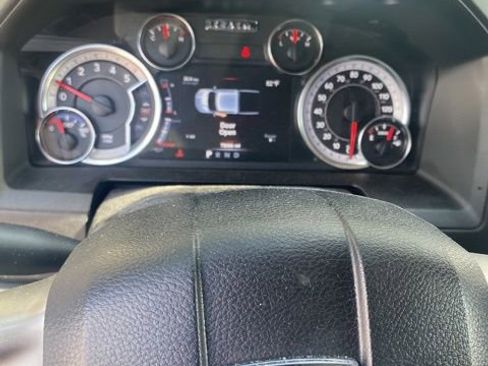 Used 2019 RAM 1500 Laramie RWD image 4