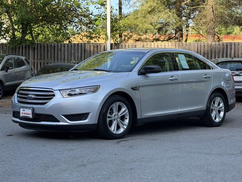 Used 2019 Ford Taurus SE FWD image 3