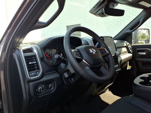 Used 2026 RAM 2500 Big Horn AWD/4WD image 5