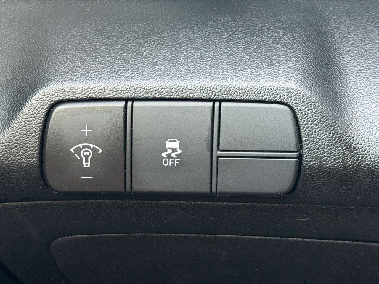 Used 2025 Hyundai Elantra SEL FWD image 11