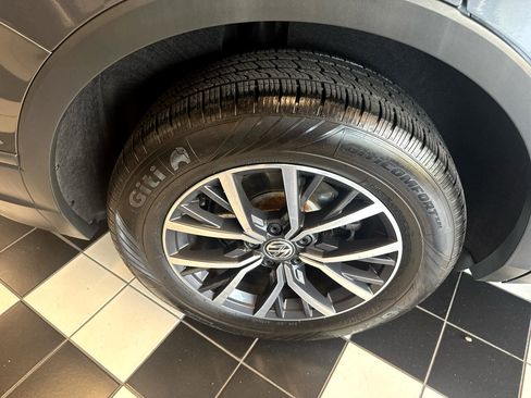 Used 2019 Volkswagen Tiguan S image 9