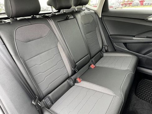 New 2025 Volkswagen Taos SE image 31