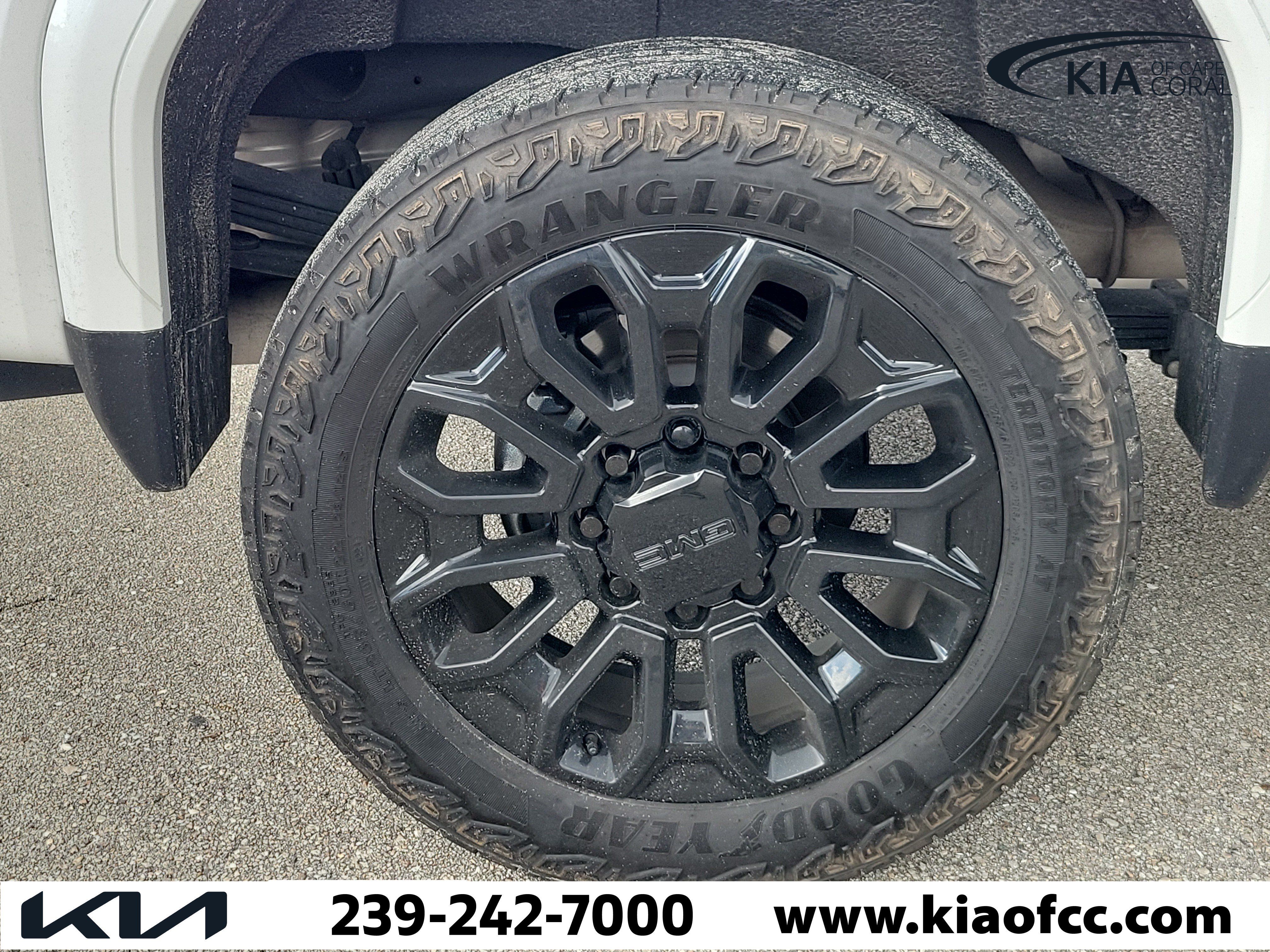 Used 2025 GMC Sierra 2500 Denali w/ Denali Reserve Package AWD/4WD image 7