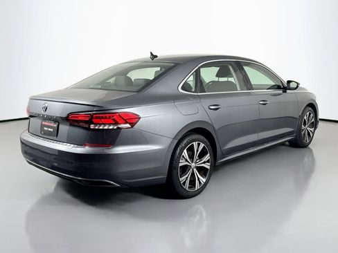 Used 2022 Volkswagen Passat 2.0T SE image 6