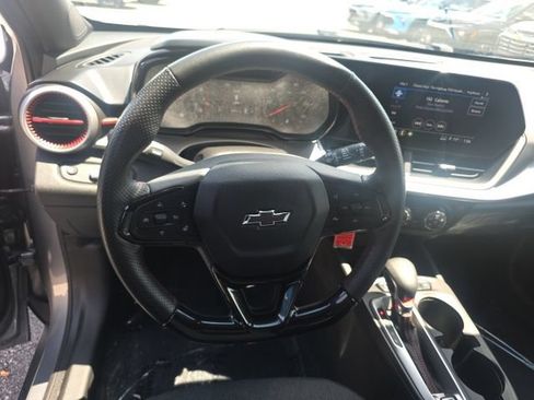 Used 2024 Chevrolet Trax RS FWD image 16