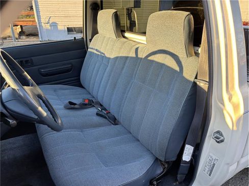 Used 1989 Toyota Pickup Deluxe image 11