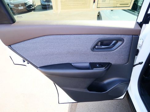 Used 2023 Nissan Rogue S AWD/4WD image 28