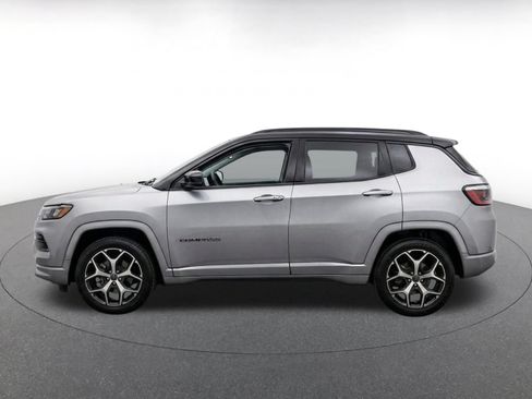 Used 2025 Jeep Compass Limited AWD/4WD image 4