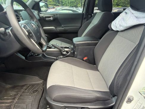 Used 2020 Toyota Tacoma TRD Sport AWD/4WD image 12