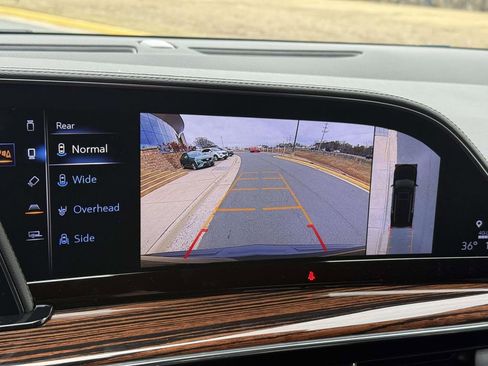 Used 2024 Cadillac Escalade Luxury image 11