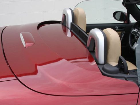 Used 2009 MAZDA MX-5 Miata Grand Touring w/ Premium Pkg RWD image 19