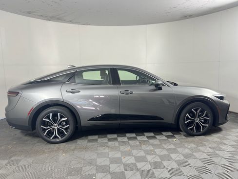 Used 2023 Toyota Crown Limited image 2