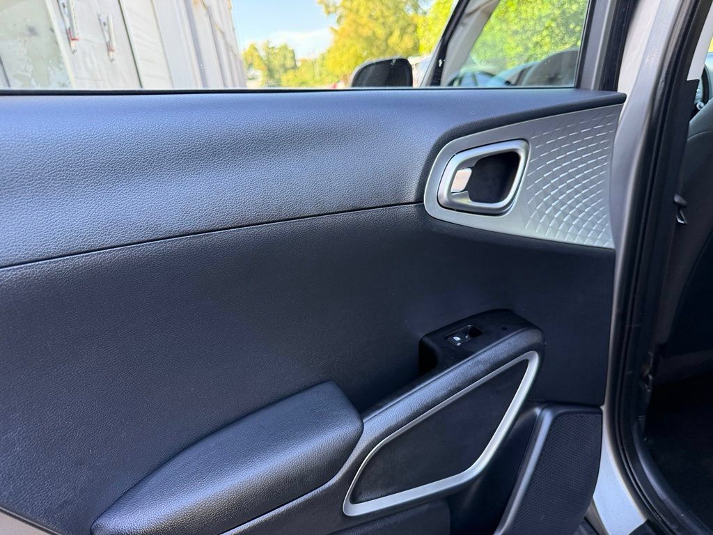 Used 2022 Kia Soul LX w/ Technology Package FWD image 31
