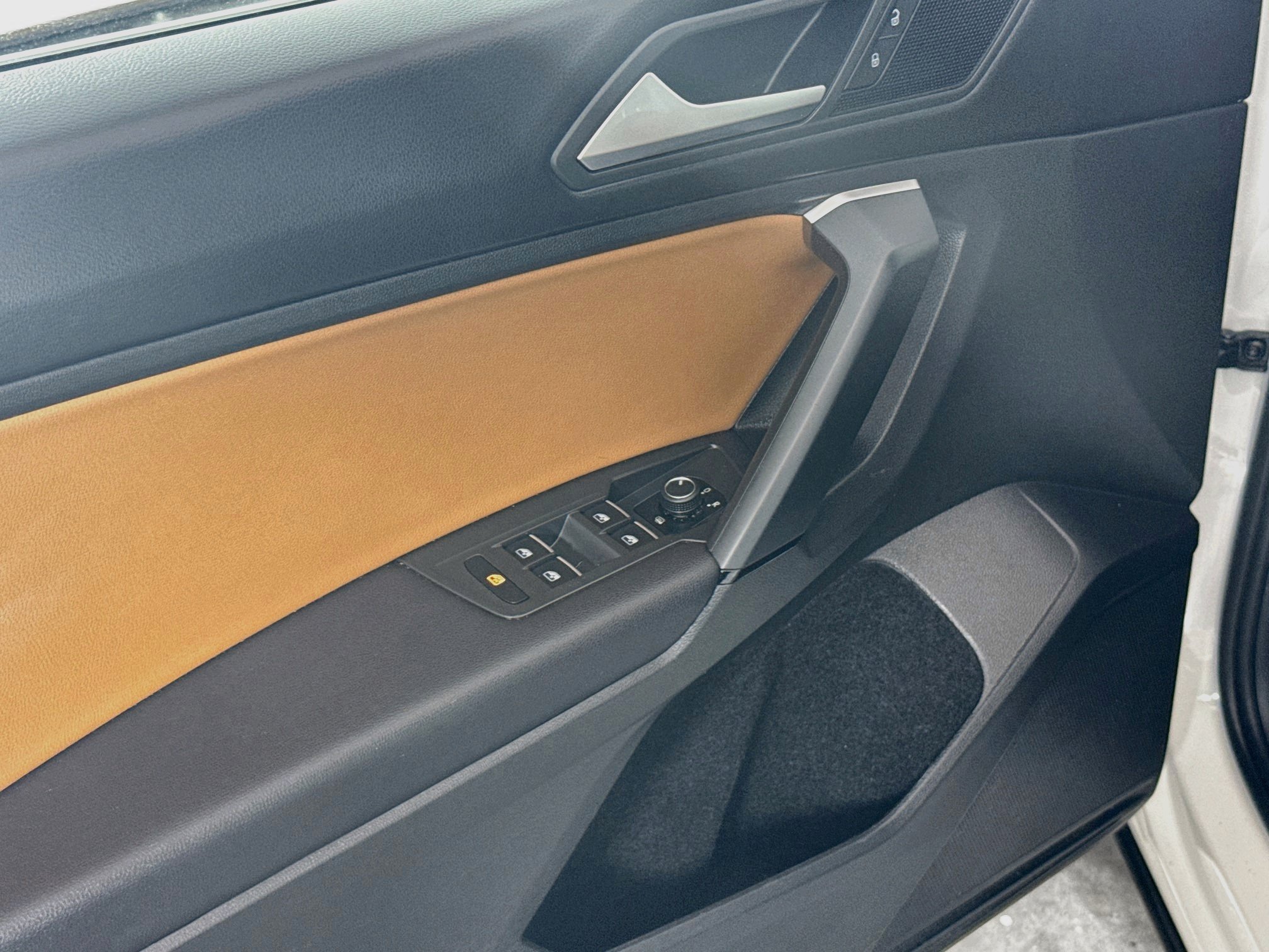 Used 2019 Volkswagen Tiguan SE FWD image 18