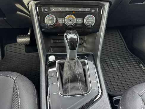 Used 2024 Volkswagen Taos SE image 28