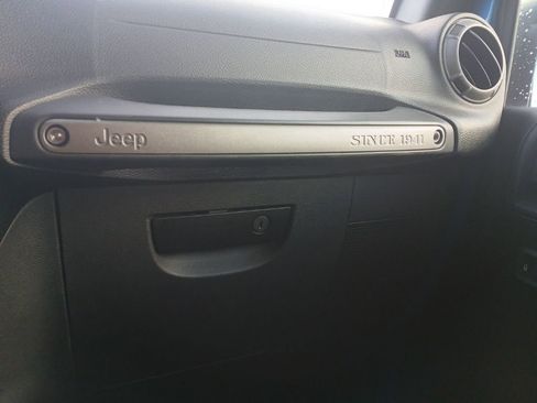 Used 2016 Jeep Wrangler Sport image 28