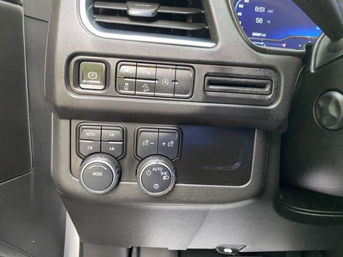 Used 2023 Chevrolet Suburban Premier AWD/4WD image 18