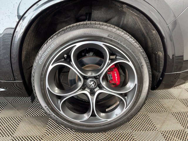 Used 2023 Alfa Romeo Stelvio Veloce AWD/4WD image 11