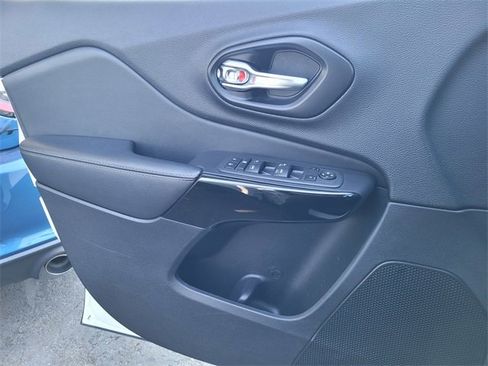 Certified 2023 Jeep Cherokee Altitude Lux image 15