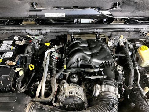 Used 2016 Jeep Wrangler Unlimited Sahara AWD/4WD image 29
