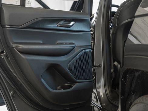 New 2025 Jeep Grand Cherokee Laredo X w/ Luxury Tech Group I image 34