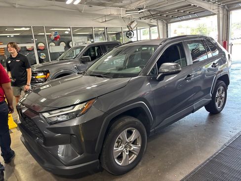 Used 2025 Toyota RAV4 XLE AWD/4WD image 1