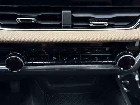 Used 2026 Chevrolet Equinox ACTIV w/ Convenience Package III image 5