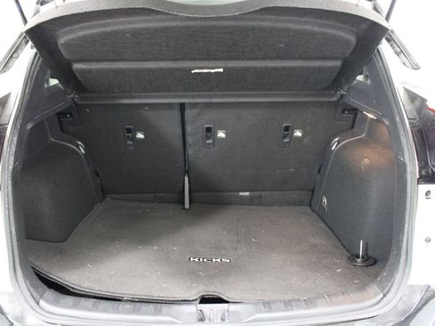 Used 2018 Nissan Kicks SV image 13