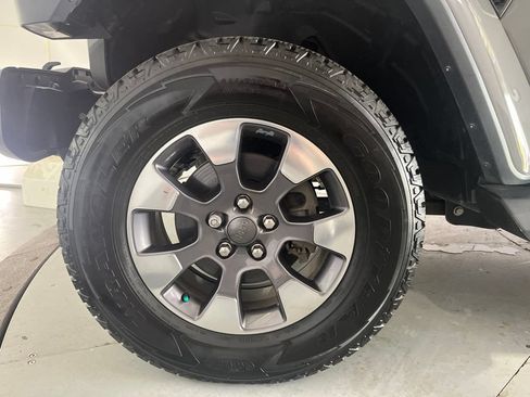 Used 2018 Jeep Wrangler Unlimited Sahara AWD/4WD image 14