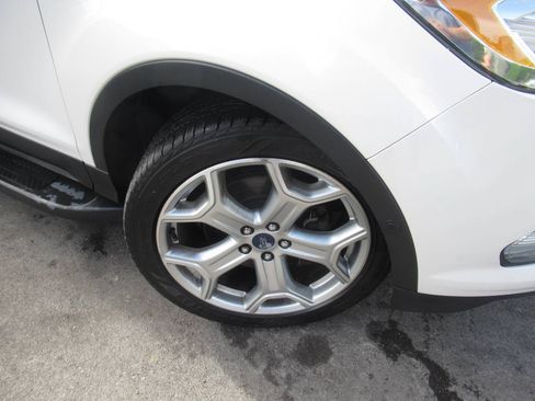 Used 2017 Ford Escape Titanium w/ Equipment Group 301A AWD/4WD image 4