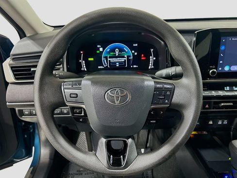 Used 2025 Toyota Camry LE w/ Convenience Package FWD image 9
