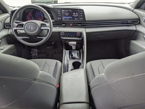 Used 2023 Hyundai Elantra SEL image 15